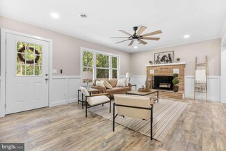 49 Shields Ln, Newark, DE 19702