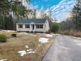 49 Washington Cir, Hillsborough, NH 03244