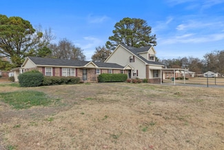 601 Trenholm Memorial Dr, Tuscumbia, AL 35674