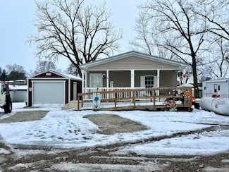 27 Lakeview Rd, Gays, IL 61928