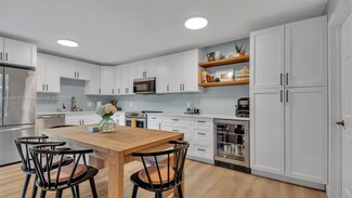 2534 Camelot Ct, Hollywood, FL 33026