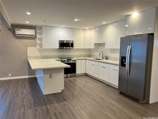 612 Ainapo St, Honolulu, HI 96825