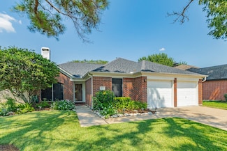 3739 Crescent Dr, Pearland, TX 77584
