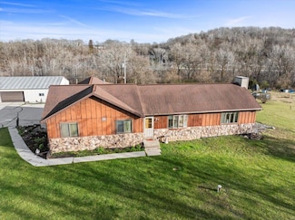 N7329 Highview Rd, Plymouth, WI 53073