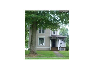 82 E Walnut St, Jefferson, OH 44047