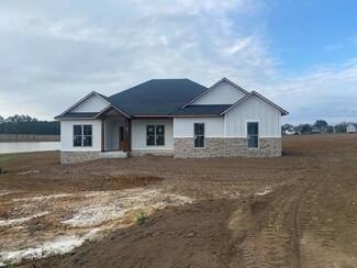 58 Willow Creek Dr, Tifton, GA 31793