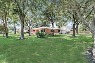 3255 Minglewood Dr, Beaumont, TX 77703