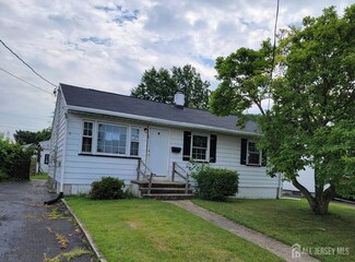8 Oakwood Place, Carteret, NJ 07008