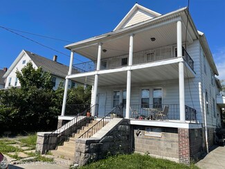 308-310 Willow St, Dunmore, PA 18512