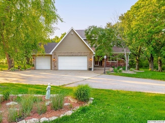 30 Burr Oak Ln, Mason City, IA 50401