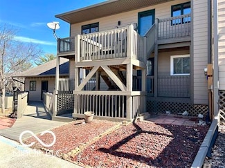 9479 S Lake Ridge Dr, Bloomington, IN 47401