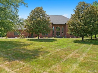 517 E Waters Edge Dr, Belleville, IL 62221