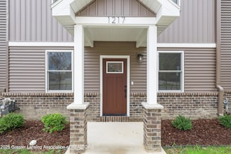 1217 W Saginaw St, Lansing, MI 48915