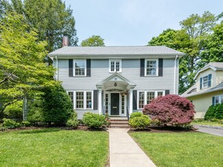 31 Hinckley Rd, Waban, MA 02468