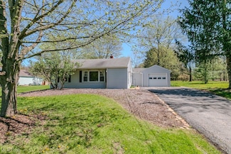 5169 Chillicothe Rd, Chagrin Falls, OH 44022