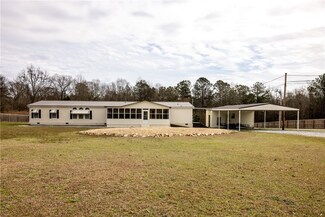 193 Woodland Dr, Phenix City, AL 36869