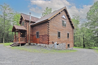 233 Algerie Rd, Becket, MA 01223