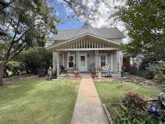 908 SW 3rd St, Lawton, OK 73501