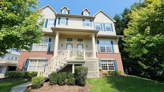 1574 Kessler Ave, Keego Harbor, MI 48320