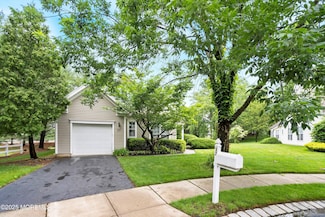 37 Violet Ct, Holmdel, NJ 07733
