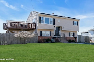 1 Pinehurst Ave, Port Monmouth, NJ 07758
