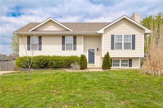 310 E 22nd St, Kearney, MO 64060