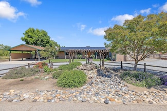 21366 Main Dr, Woodlake, CA 93286