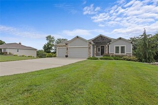 12015 S Eagle Crest Dr, Lees Summit, MO 64086