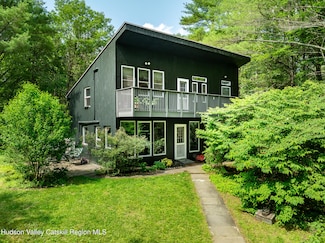 159 Pine Ln, Saugerties, NY 12477