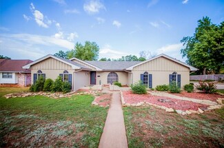 726 Pine Oak Dr, Edmond, OK 73034