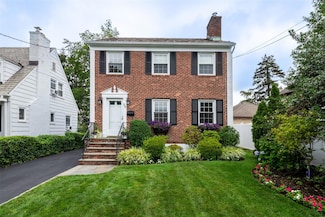 59 Ronalds Ave, New Rochelle, NY 10801