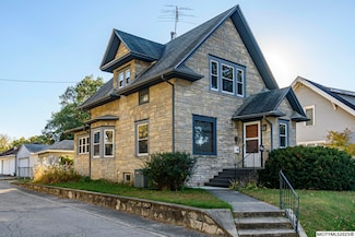 221 9th St NW, Mason City, IA 50401