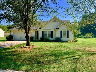 8208 Reames Rd, Charlotte, NC 28216