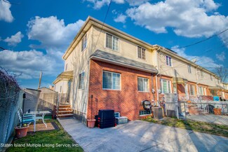 41 Susan Ct, Staten Island, NY 10304