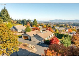 241 SW Red Hills Dr, Dundee, OR 97115