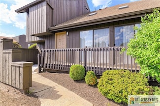 354 Westgate Dr, Edison, NJ 08820