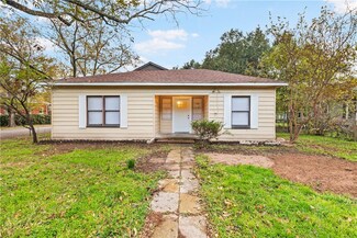 1215 Ursuline Ave, Bryan, TX 77803
