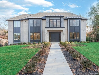 6 Hickory Dr, Great Neck, NY 11021