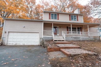 65 Village Hill Ln, North Kingstown, RI 02852