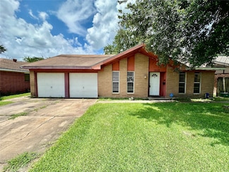 1820 Aspen Ln, Seabrook, TX 77586