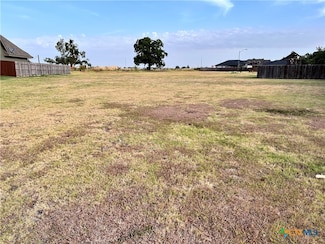 102 Davis Ct, Thorndale, TX 76577
