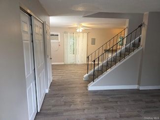 4 Hudson Heights Dr, Poughkeepsie, NY 12601