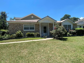 138 Elizabeth St, Eufaula, AL 36027