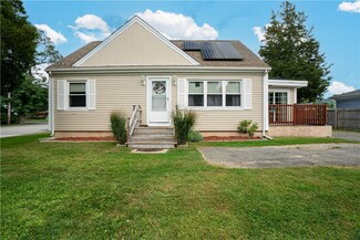 756 Metacom Ave, Bristol, RI 02809