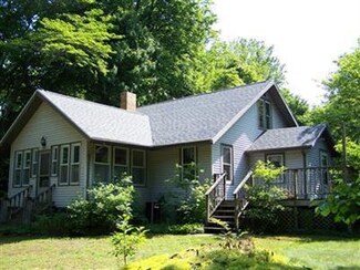 14832 Park Ln, Three Oaks, MI 49128
