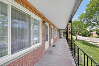 2820 Woodslee Dr Unit 208, Royal Oak, MI 48073