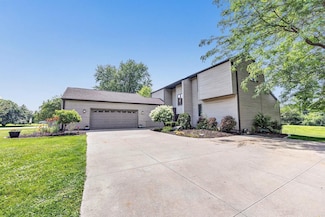 3072 Ridgeway Dr, Neenah, WI 54956
