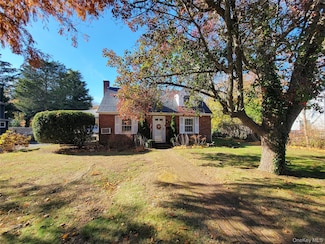 76 Bayport Ave, Bayport, NY 11705