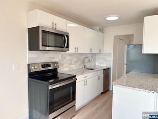 233 12th St Unit 5C, Palisades Park, NJ 07650