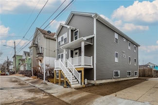 28 Grosvenor Ave, Providence, RI 02908